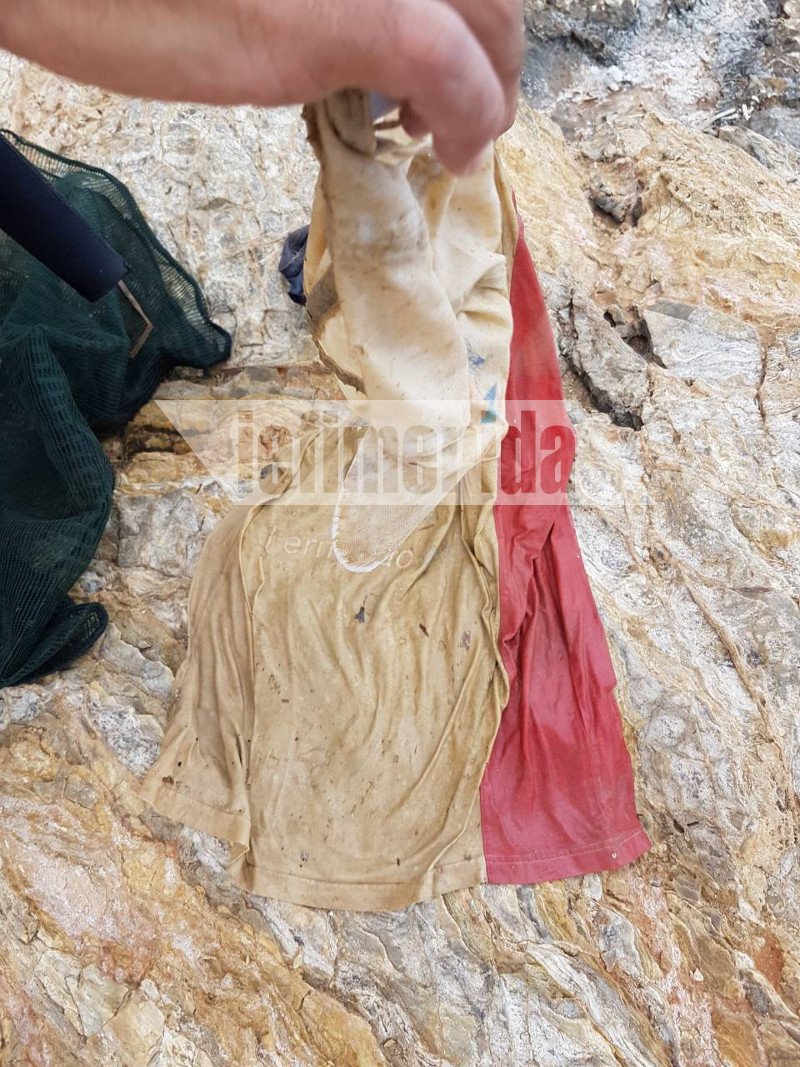 Φωτιά στο Μάτι: Ψάχνουν για αγνοούμενους στη θάλασσα -Βρήκαν στο βυθό μισοκαμένα ρούχα [εικόνες] | iefimerida.gr 1