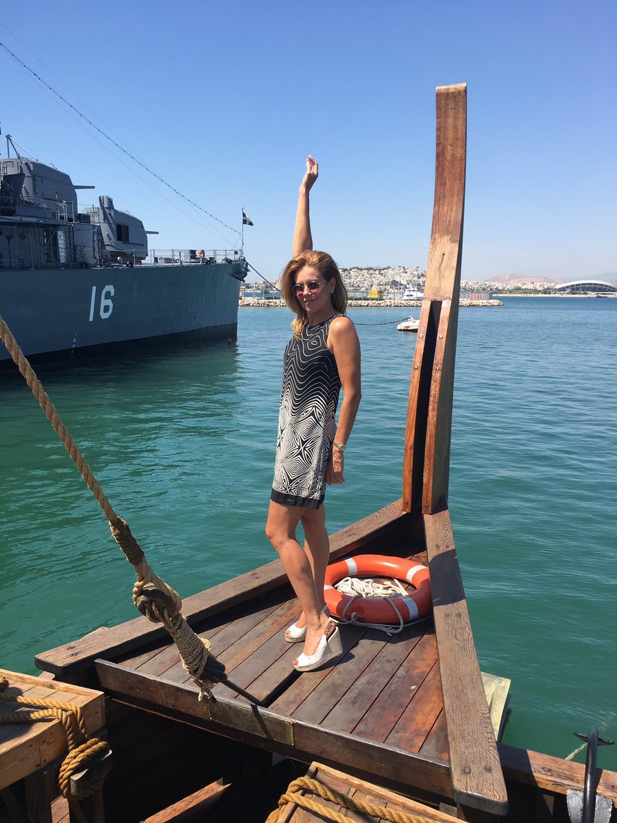 Ατύχημα για την Ευγενία Μανωλίδου -Επεσε από τριήρη στη θάλασσα [εικόνες] | iefimerida.gr 2