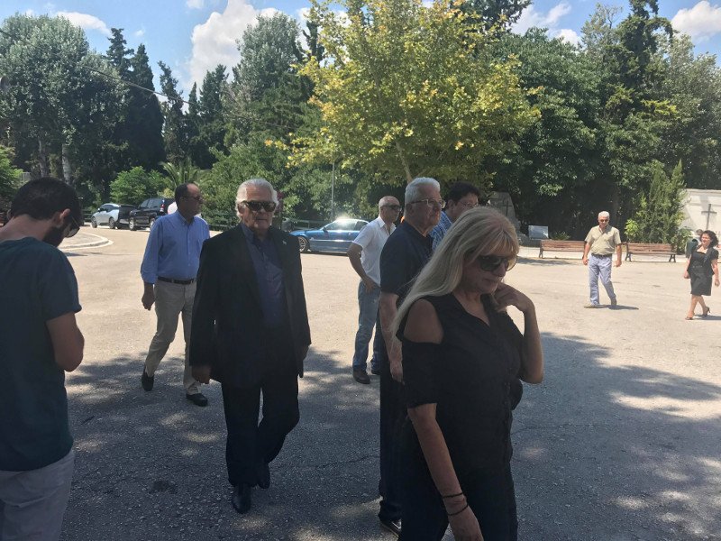 Ο ηθοποιός Κώστας Πρέκας καθώς προσέρχεται στην εκκλησία- φωτογραφία iefimerida
