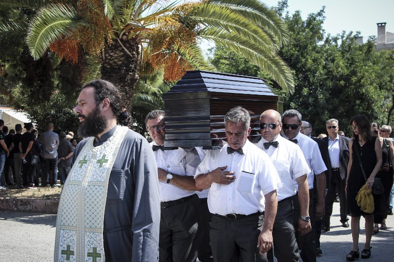 Πολύς κόσμος στην κηδεία του Μάνου Αντώναρου- φωτογραφία eurokinissi Σωτήρης Δημητρόπουλος