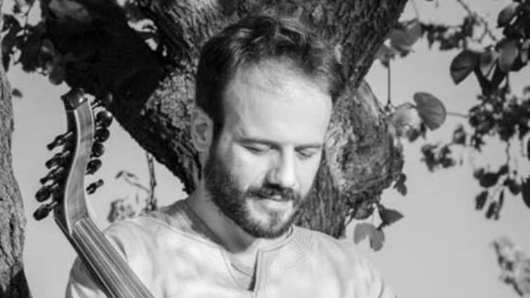 Θλίψη στην Κρήτη: «Εσβησε» ο γνωστός μουσικός Γιώργος Μαυρομανωλάκης -Το αντίο του Ρος Ντέιλι [βίντεο] | iefimerida.gr 1