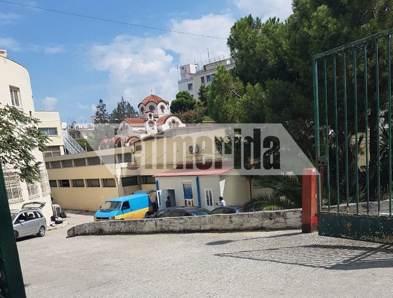 Συγκλονίζουν οι συγγενείς & φίλοι -Αναζητούν τους δικούς τους στο νεκροτομείο | iefimerida.gr 0