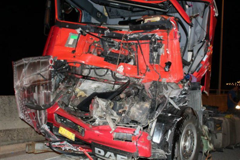 Σύγκρουση νταλίκας με βυτιοφόρο στην Εγνατία [εικόνες] | iefimerida.gr 0