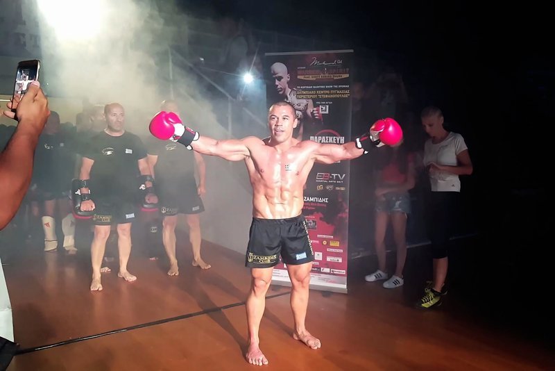 Ο Μιχάλης Ζαμπίδης υποδέχθηκε τον Scott Adkins -Στο Zambidis Club της Γλυφάδας [εικόνες] | iefimerida.gr 0