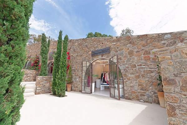 Γιατί όλα τα σούπερ μόντελ προτιμούν τη Μύκονο φέτος -Οι χλιδάτες μπουτίκ, ύμνος στη μόδα [εικόνες] | iefimerida.gr 3