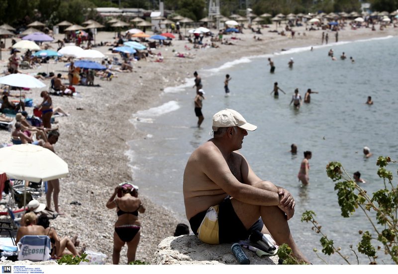 Kαλοκαίριασε ξανά και γέμισαν κόσμο οι παραλίες της Αττικής [εικόνες] | iefimerida.gr 3