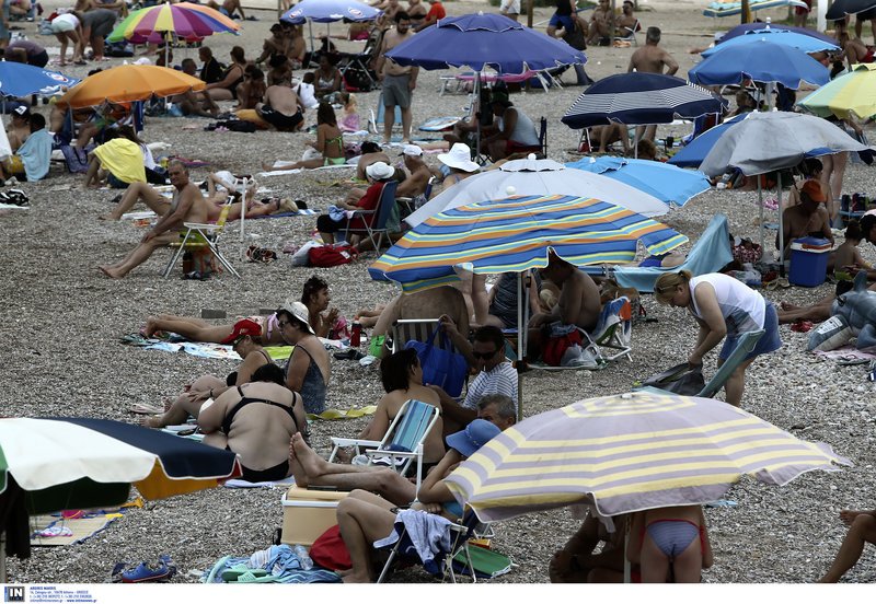 Kαλοκαίριασε ξανά και γέμισαν κόσμο οι παραλίες της Αττικής [εικόνες] | iefimerida.gr 2