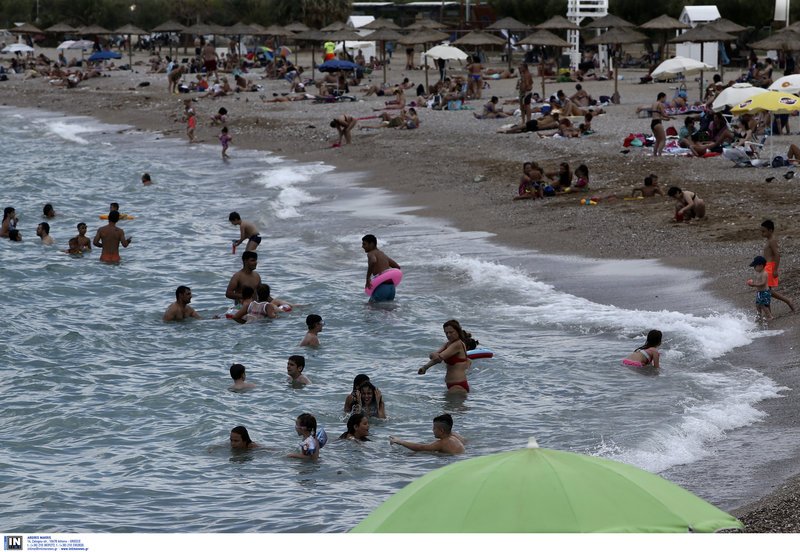 Kαλοκαίριασε ξανά και γέμισαν κόσμο οι παραλίες της Αττικής [εικόνες] | iefimerida.gr 1