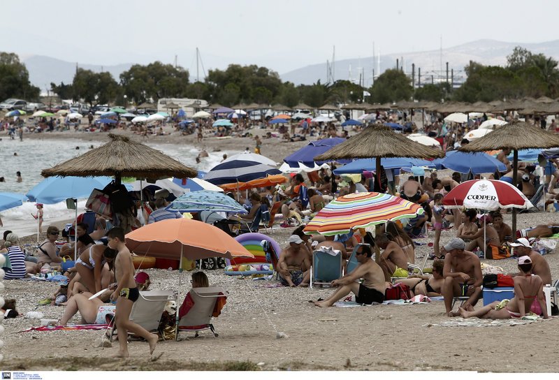 Kαλοκαίριασε ξανά και γέμισαν κόσμο οι παραλίες της Αττικής [εικόνες] | iefimerida.gr 0