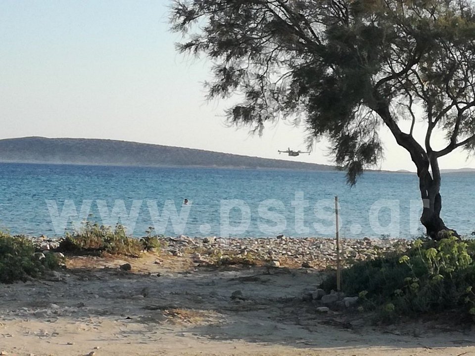 Μαίνεται η φωτιά στην Πάρο -Είχε τεθεί υπό έλεγχο αλλά αναζωπυρώθηκε [εικόνες] | iefimerida.gr 0