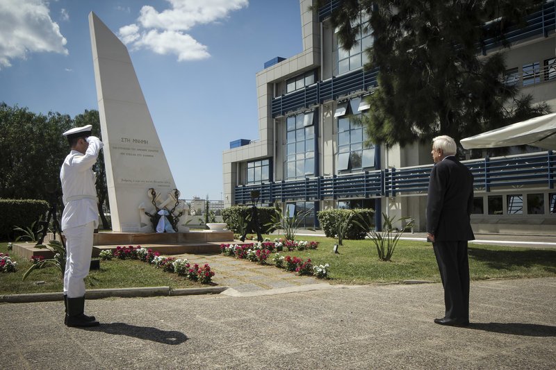 Ο Πρόεδρος της Δημοκρατίας στο Μνημείο Πεσόντων