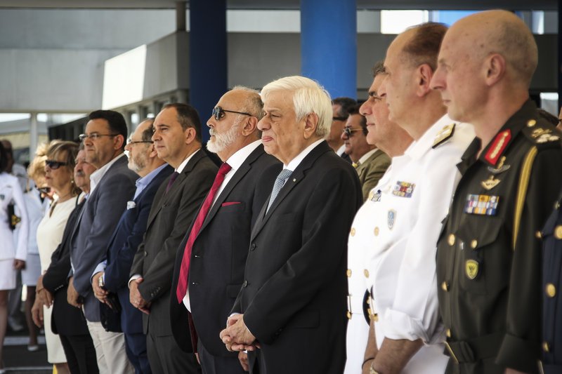 Ο Παυλόπουλος τίμησε το Λιμενικό Σώμα -Εγιναν τα αποκαλυπτήρια του Μνημείου Πεσόντων | iefimerida.gr 3