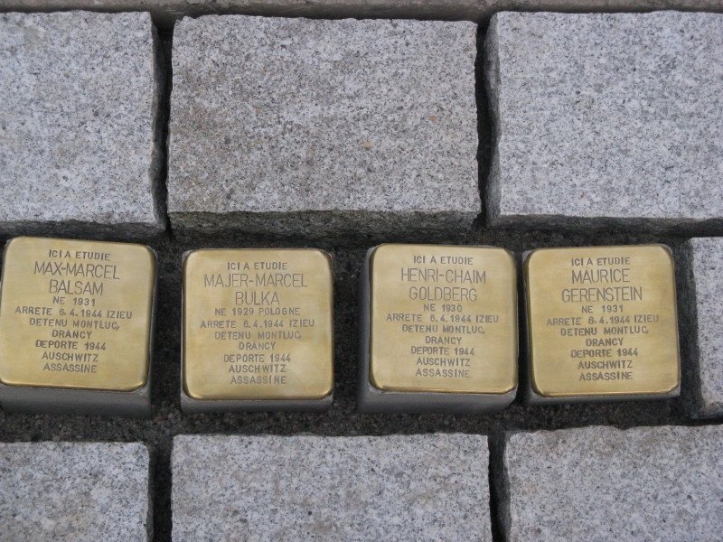 Πέτρες μνήμης -Χτίζουν στο πεζοδρόμιο τα ονόματα Εβραίων που σκότωσαν οι Ναζί [εικόνες] | iefimerida.gr 5