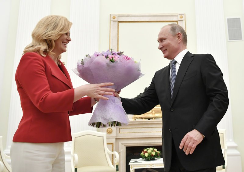 Η πρόεδρος της Κροατίας έδωσε στον Πούτιν φανέλα με... το όνομά του [εικόνες] | iefimerida.gr 1