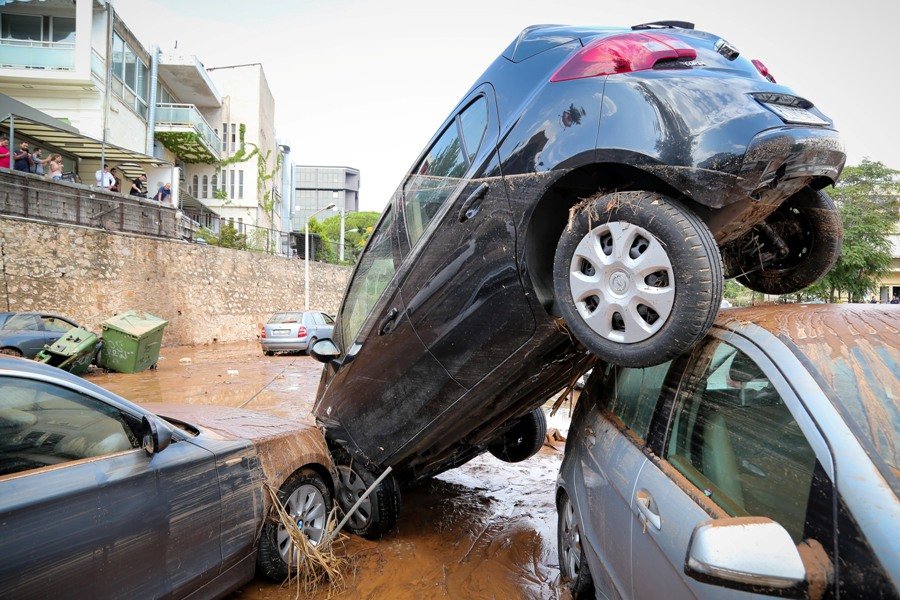 «Βούλιαξε» και ο Πατούλης στο πάρκινγκ Αμαρουσίου -Εκλεισαν το ρέμα Σαπφούς [εικόνες] | iefimerida.gr 0