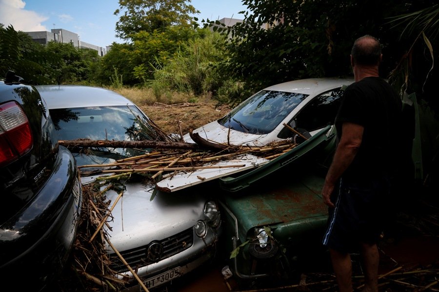 «Βούλιαξε» και ο Πατούλης στο πάρκινγκ Αμαρουσίου -Εκλεισαν το ρέμα Σαπφούς [εικόνες] | iefimerida.gr 4