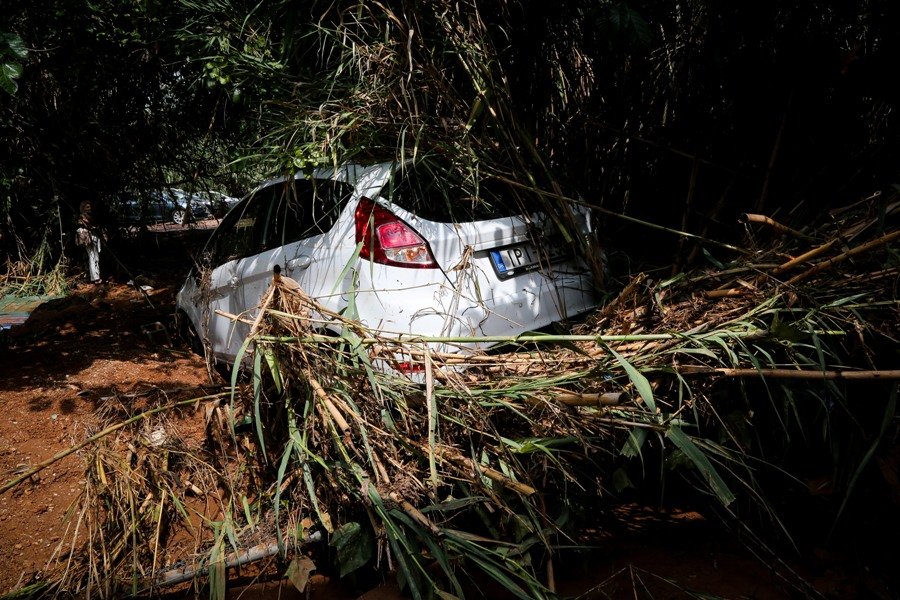 «Βούλιαξε» και ο Πατούλης στο πάρκινγκ Αμαρουσίου -Εκλεισαν το ρέμα Σαπφούς [εικόνες] | iefimerida.gr 5