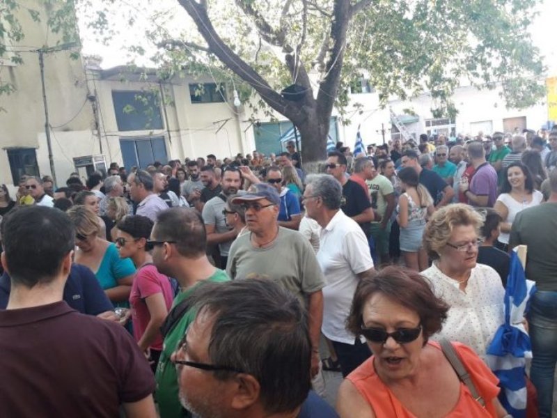 Σάμος: Βροντερό «όχι» των κατοίκων στη δημιουργία νέου hotspot | iefimerida.gr 0