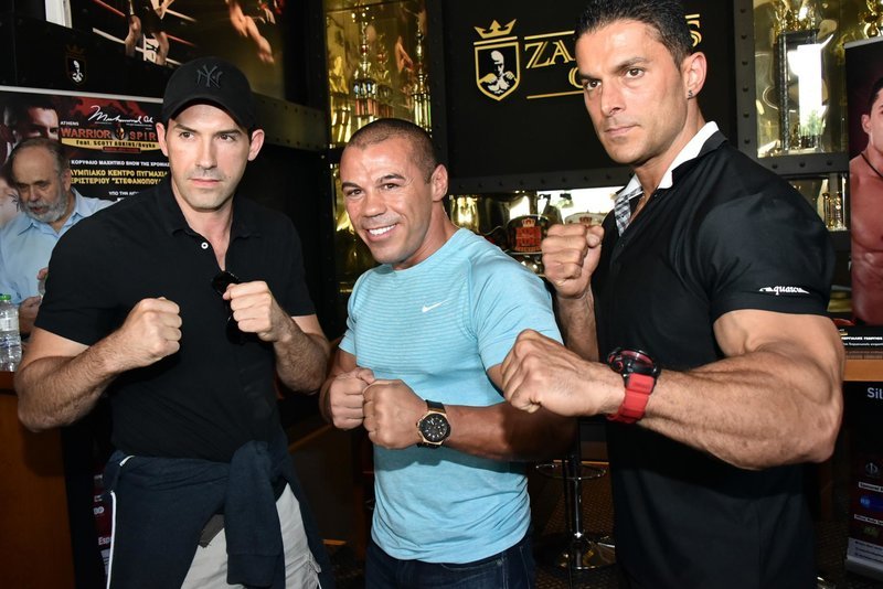 Ο Μιχάλης Ζαμπίδης υποδέχθηκε τον Scott Adkins -Στο Zambidis Club της Γλυφάδας [εικόνες] | iefimerida.gr 5