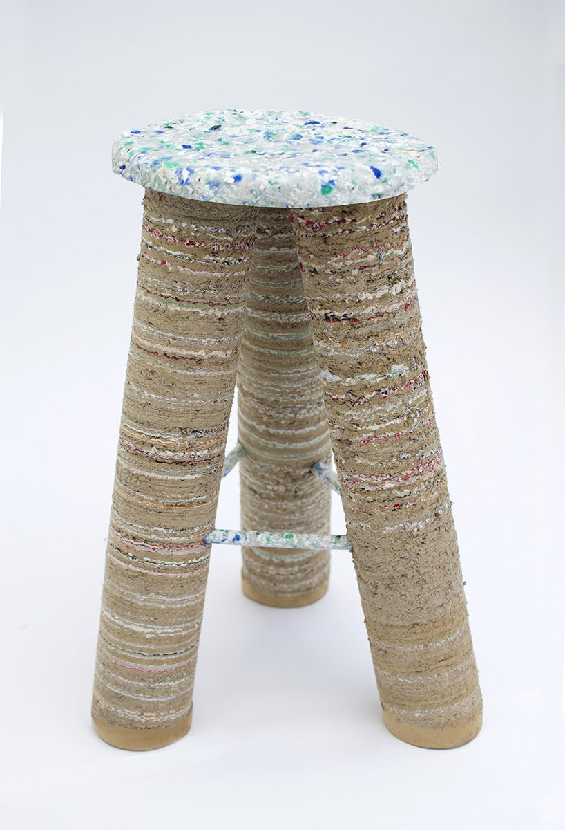 Εφτιαξε ένα ντιζαϊνάτο σκαμπό με τα σκουπίδια της κουζίνας της [βίντεο] | iefimerida.gr 0