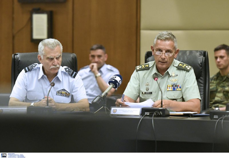 Χρήστος Χριστοδούλου Αρχηγός ΓΕΑ, Αντιστράτηγος Κωνσταντίνος Φλώρος Υπαρχηγός ΓΕΕΘΑ/ Φωτογραφία intime news