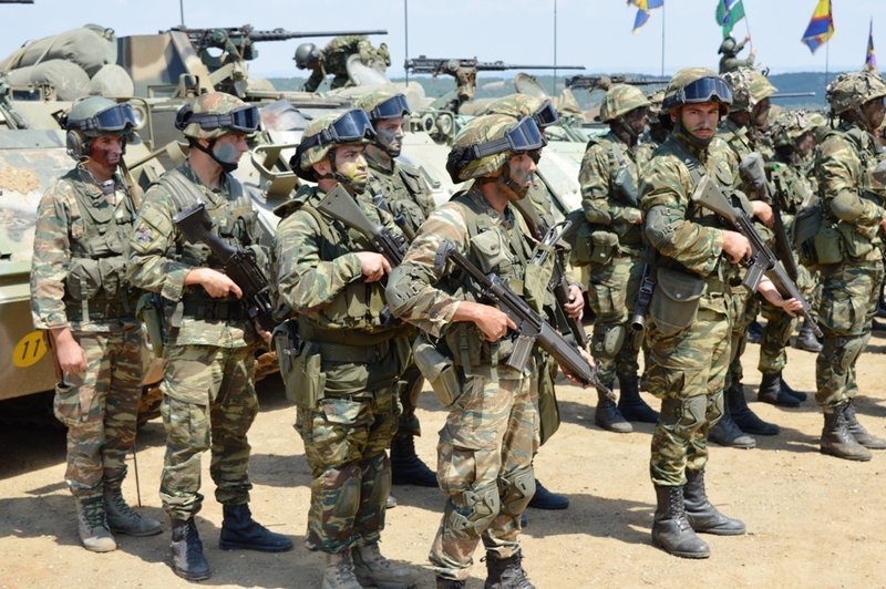 Επίδειξη δύναμης και υπεροχής -Ο ελληνικός στρατός σαν να ήταν σε πεδίο μάχης [εικόνες] | iefimerida.gr 6