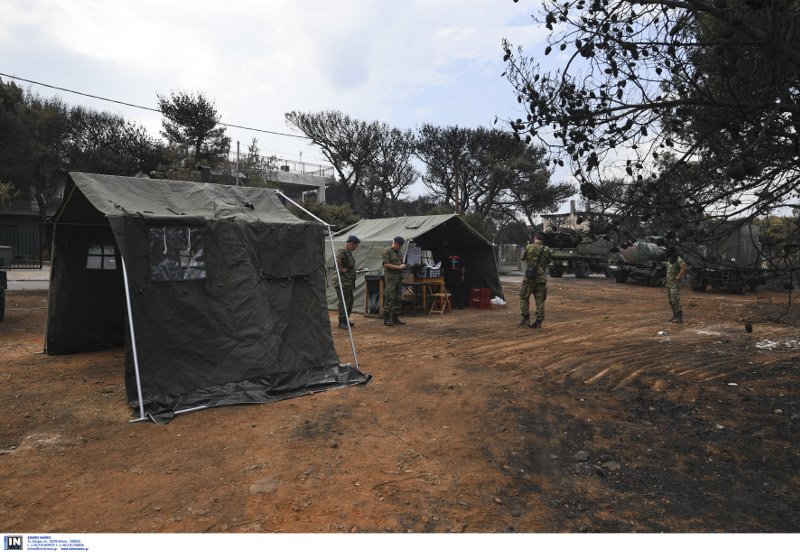 Ο στρατός στήνει σκηνές στο Μάτι- Για τους κατοίκους που έχασαν τα σπίτια τους [εικόνες] | iefimerida.gr 0