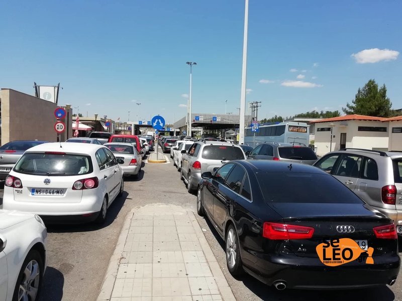 Τα Βαλκάνια «ψηφίζουν» και φέτος Ελλάδα για τις διακοπές -Τεράστιες ουρές στο τελωνείο Ευζώνων [εικόνες] | iefimerida.gr 1
