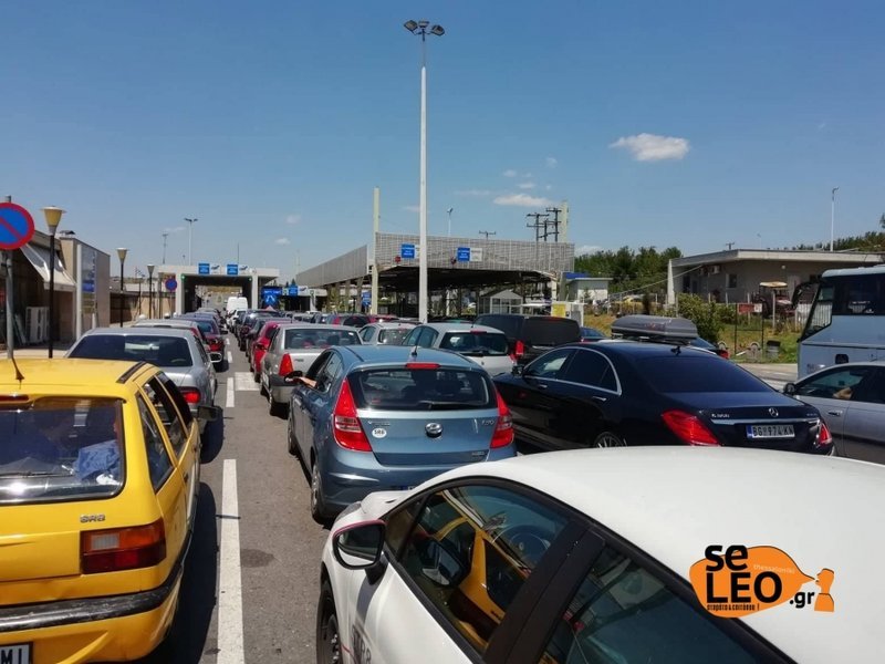 Τα Βαλκάνια «ψηφίζουν» και φέτος Ελλάδα για τις διακοπές -Τεράστιες ουρές στο τελωνείο Ευζώνων [εικόνες] | iefimerida.gr 2