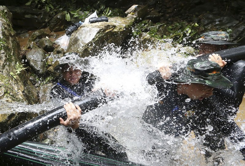 Ελληνας δύτης μιλά για τον απεγκλωβισμό των παιδιών στην Ταϊλάνδη: Υψηλού ρίσκου επιχείρηση | iefimerida.gr 2