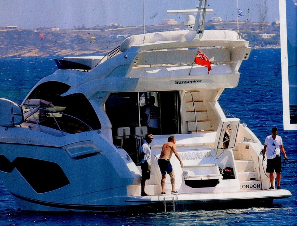 Ξανά στην Ελλάδα ο Τομ Χανκς -Διακοπές στην Αντίπαρο, βόλτες με γιοτ [εικόνες] | iefimerida.gr 0