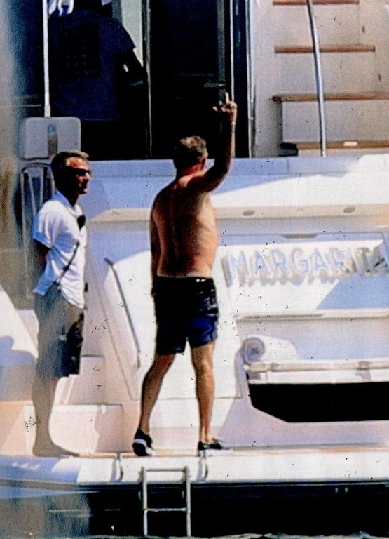 Ξανά στην Ελλάδα ο Τομ Χανκς -Διακοπές στην Αντίπαρο, βόλτες με γιοτ [εικόνες] | iefimerida.gr 1