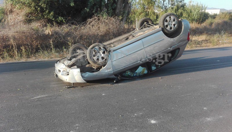 Χανιά: Τούμπαρε αυτοκίνητο στη μέση του δρόμου -Από θαύμα δεν τραυματίστηκε η οδηγός [εικόνες] | iefimerida.gr 1