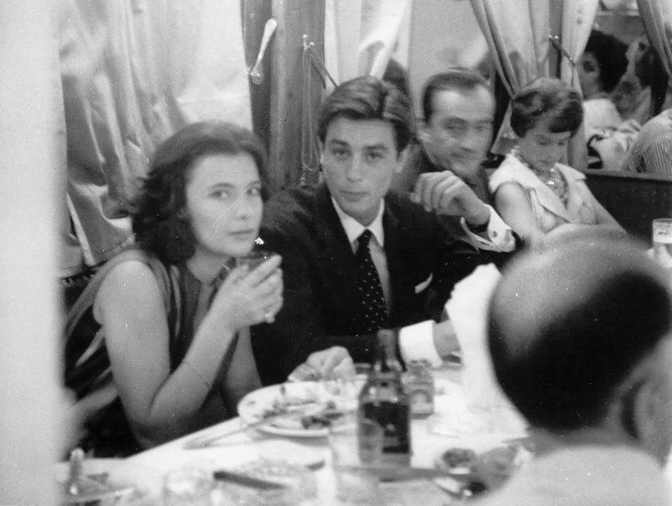Οταν ο Αλέν Ντελόν φλέρταρε την Τζένη Καρέζη -Η βραδιά στο πλοίο [εικόνα] | iefimerida.gr 0