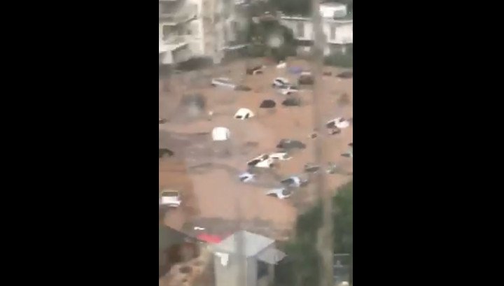 Η βροχή έπνιξε το Μαρούσι: Βούλιαξαν αυτοκίνητα -Κίνδυνος για πεζούς | iefimerida.gr 5