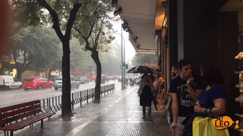 Καταρρακτώδης βροχή στη Θεσσαλονίκη -Ποτάμια οι δρόμοι [εικόνες] | iefimerida.gr 0