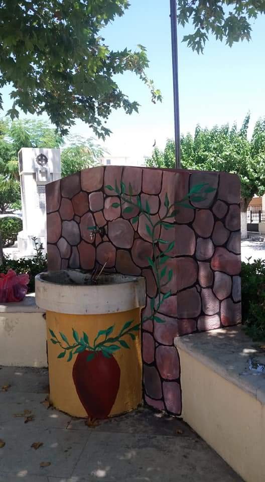 Κρήτη: Ζωγραφίζει τα ερειπωμένα σπίτια και δίνει ζωή στο χωριό [εικόνες] | iefimerida.gr 2