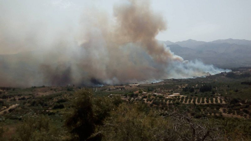 Σε εξέλιξη η μεγάλη φωτιά στον Αποκόρωνα Χανίων -Ενδειξεις ότι οφείλεται σε εμπρησμό [εικόνες & βίντεο] | iefimerida.gr 0