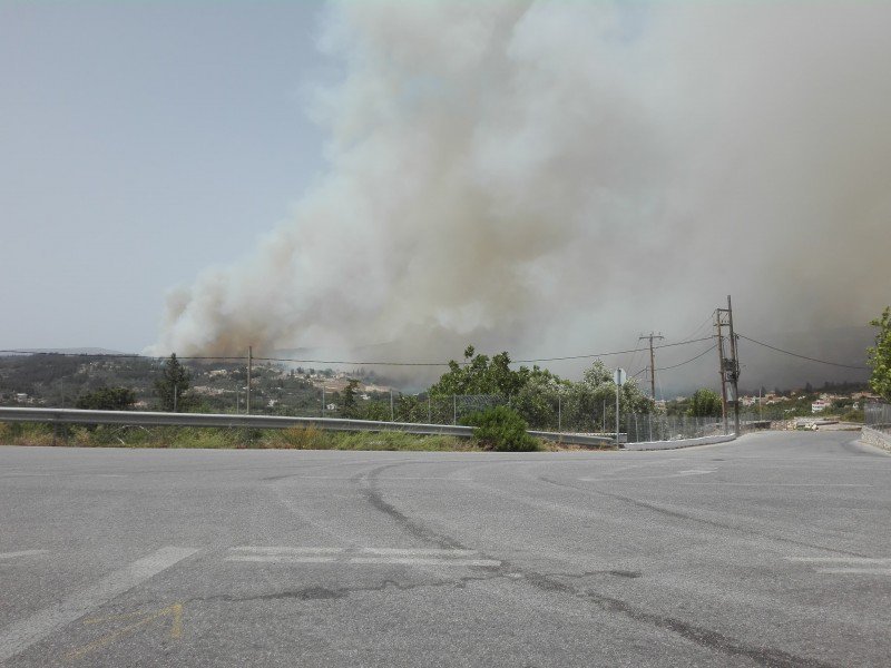 Σε εξέλιξη η μεγάλη φωτιά στον Αποκόρωνα Χανίων -Ενδειξεις ότι οφείλεται σε εμπρησμό [εικόνες & βίντεο] | iefimerida.gr 1