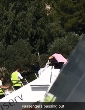 Κόλαση για 214 Αγγλους στη Ζάκυνθο -Τους άφησαν 3 ώρες σε αεροπλάνο με 48 βαθμούς [εικόνες] | iefimerida.gr 1