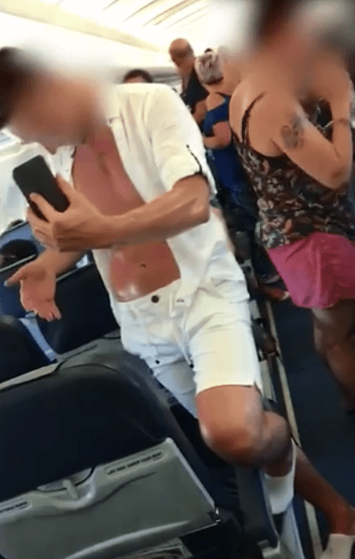 Κόλαση για 214 Αγγλους στη Ζάκυνθο -Τους άφησαν 3 ώρες σε αεροπλάνο με 48 βαθμούς [εικόνες] | iefimerida.gr 0