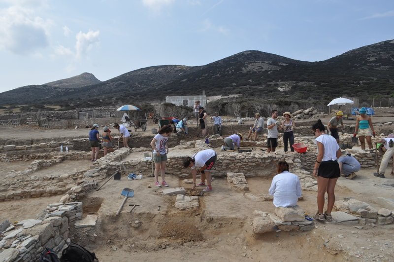 Στις έρευνες συμμετείχαν, εκτός από τα μέλη της επιστημονικής ομάδας, πολλοί φοιτητές και αρχαιολόγοι από πανεπιστήμια της Ελλάδας και του εξωτερικού