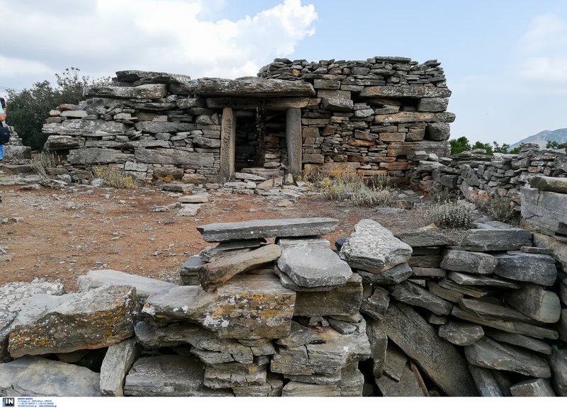 Χτισμένα μόνο με πέτρες η μία πάνω στην άλλη