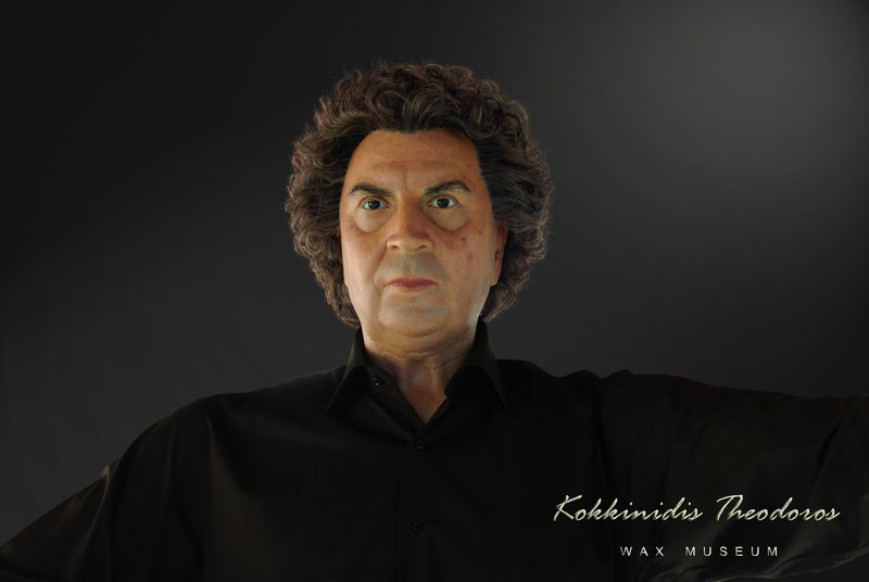 Το εντυπωσιακό κέρινο ομοίωμα του Μίκη Θεοδωράκη -Τι λέει ο δημιουργός του [εικόνες] | iefimerida.gr 1