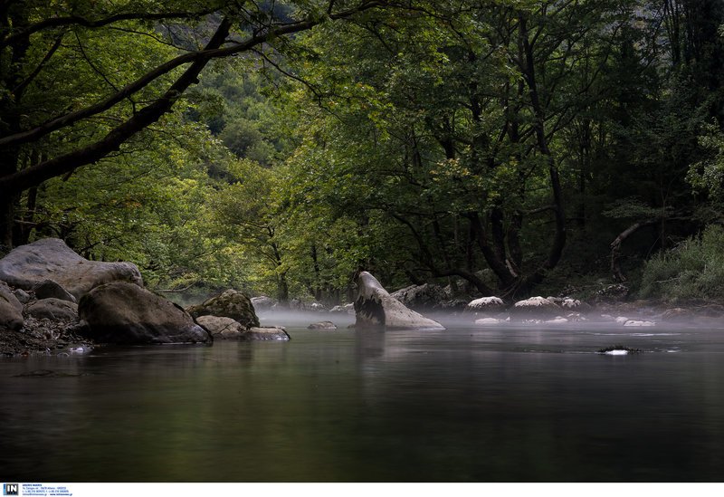 Πεζοπορία στο φαράγγι του Βίκου -Το βαθύτερο του κόσμου σύμφωνα με το Γκίνες [εικόνες] | iefimerida.gr 7