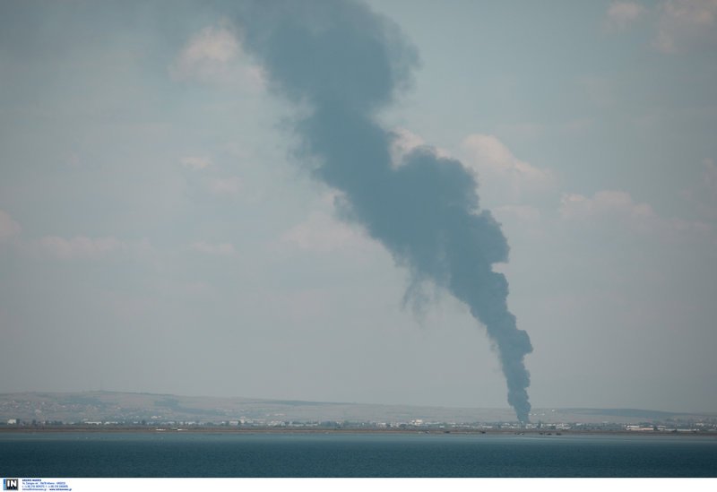 Υπό έλεγχο τέθηκε η πυρκαγιά στη Σίνδο -Οι καπνοί σκέπασαν την Θεσσαλονίκη [βίντεο] | iefimerida.gr 1