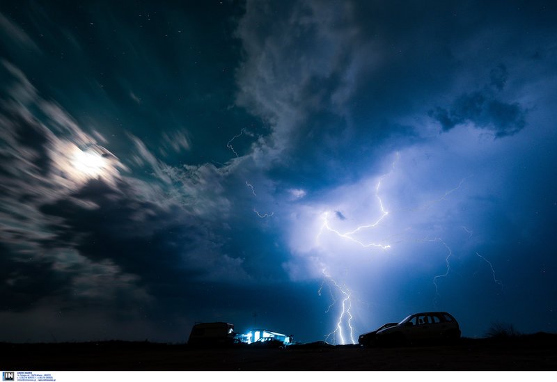 Εντυπωσιακές εικόνες: Η ηλεκτρική καταιγίδα που σάστισε τη Θεσσαλονίκη [εικόνες] | iefimerida.gr 5