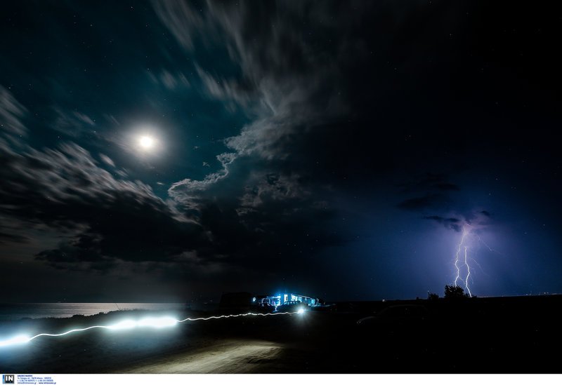 Εντυπωσιακές εικόνες: Η ηλεκτρική καταιγίδα που σάστισε τη Θεσσαλονίκη [εικόνες] | iefimerida.gr 2