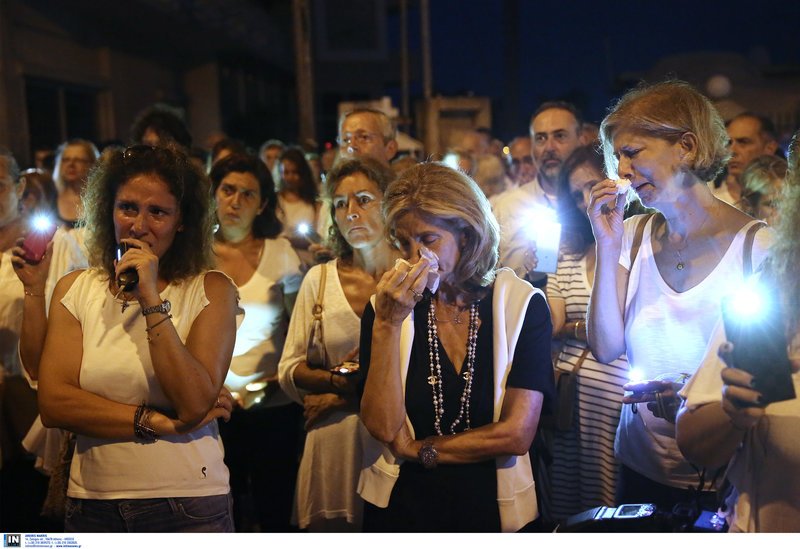 Ράγισαν καρδιές στο Μάτι -Στην εκδήλωση μνήμης για τα 96 θύματα [εικόνες] | iefimerida.gr 1