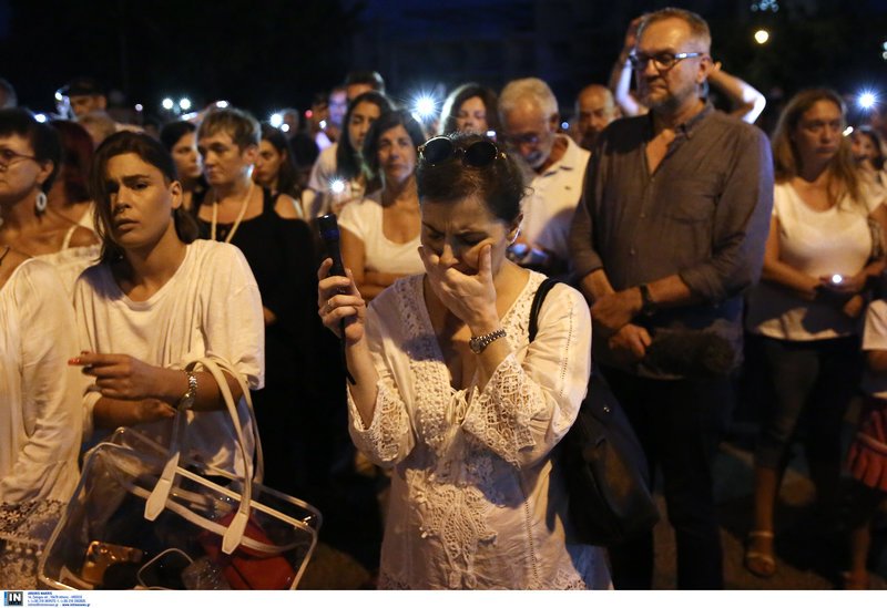 Ράγισαν καρδιές στο Μάτι -Στην εκδήλωση μνήμης για τα 96 θύματα [εικόνες] | iefimerida.gr 2